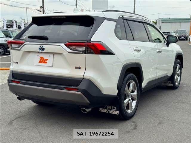 Toyota RAV4 2021-12 8438783-14
