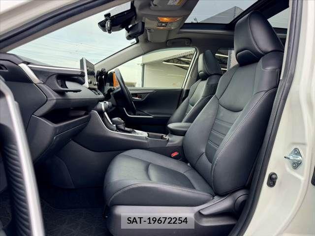 Toyota RAV4 2021-12 8438783-16