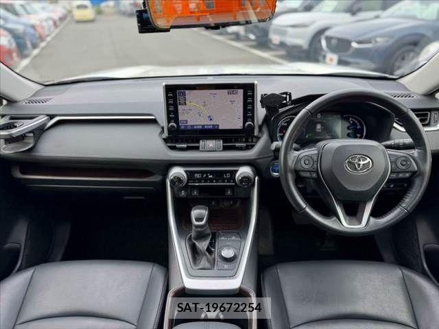 Toyota RAV4 2021-12 8438783-1