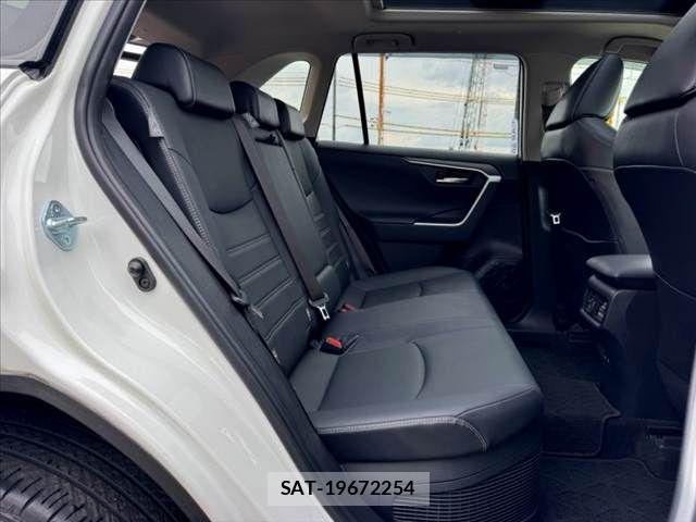 Toyota RAV4 2021-12 8438783-19
