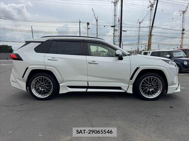 Toyota RAV4 2021-05 8438782-11