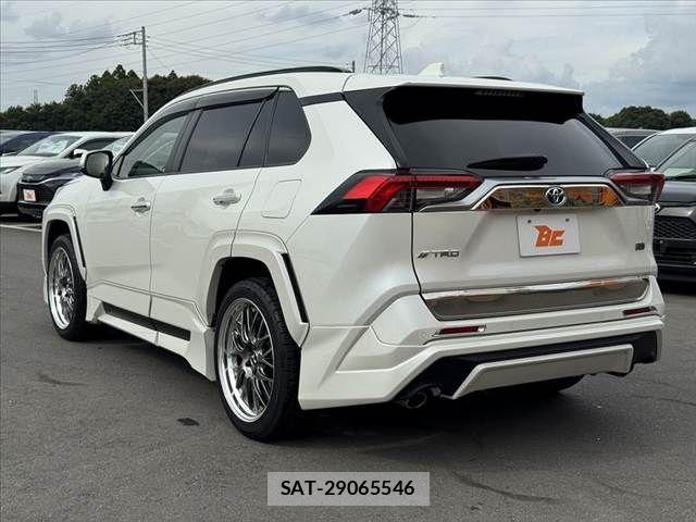 Toyota RAV4 2021-05 8438782-12