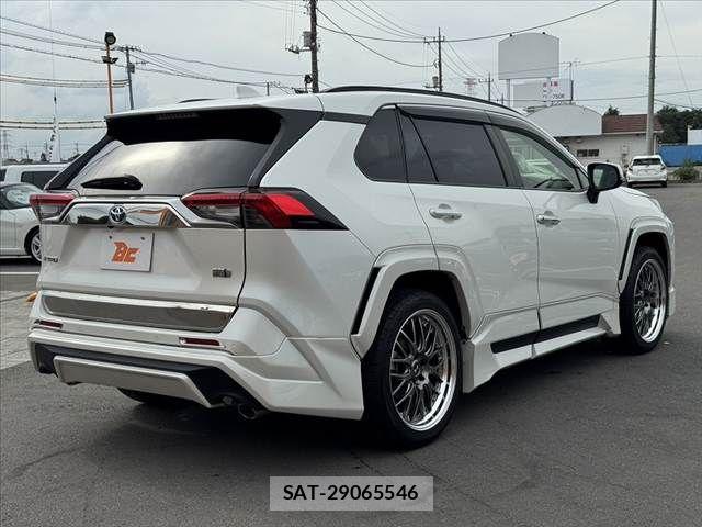 Toyota RAV4 2021-05 8438782-14
