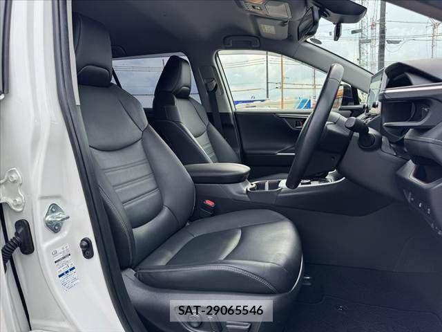 Toyota RAV4 2021-05 8438782-15