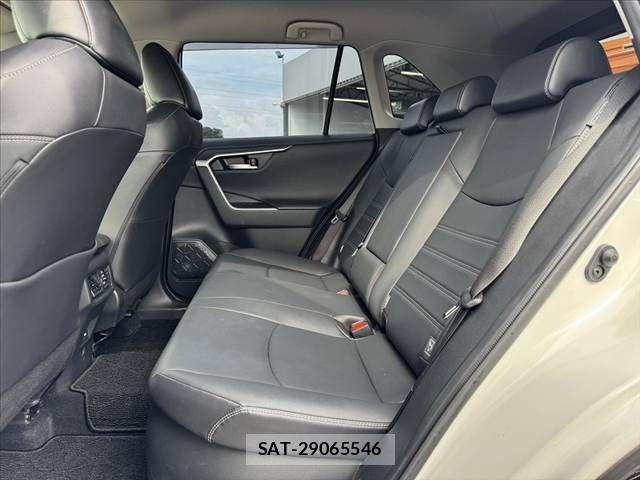 Toyota RAV4 2021-05 8438782-17