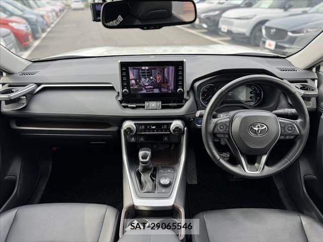 Toyota RAV4 2021-05 8438782-1