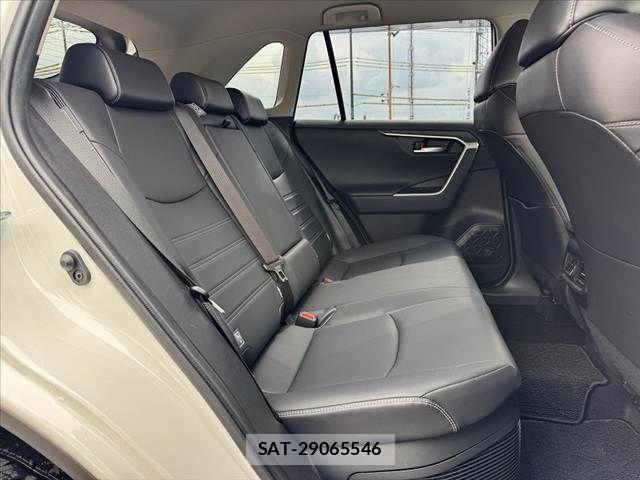 Toyota RAV4 2021-05 8438782-19