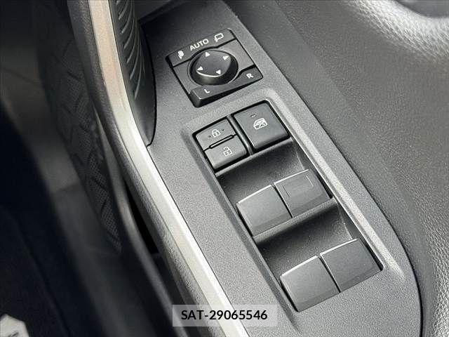 Toyota RAV4 2021-05 8438782-24