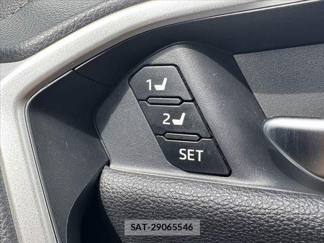 Toyota RAV4 2021-05 8438782-25