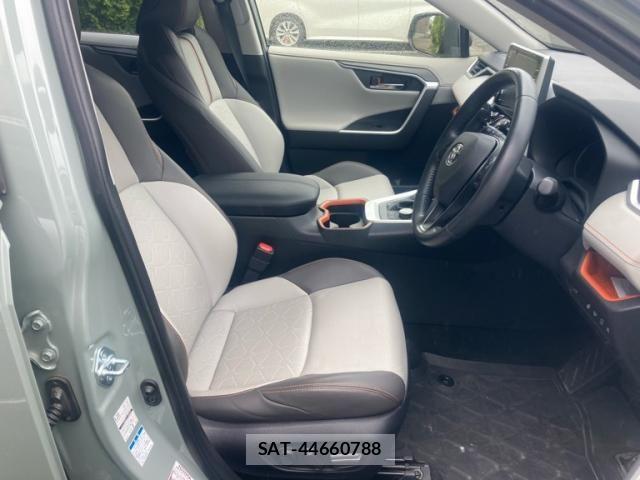 Toyota RAV4 2020-10 8438791-10