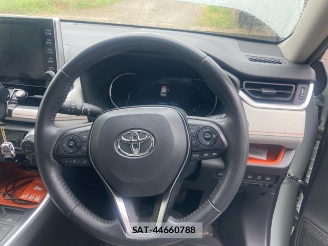 Toyota RAV4 2020-10 8438791-12