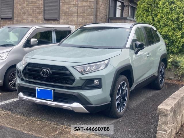Toyota RAV4 2020-10 8438791-1