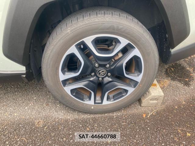 Toyota RAV4 2020-10 8438791-4