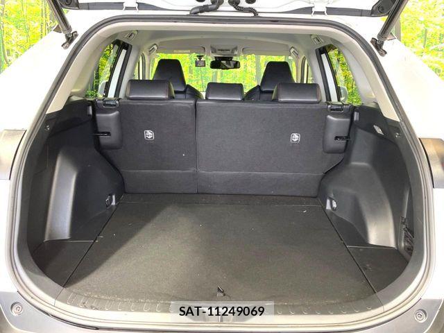 Toyota RAV4 2021-11 8526955-10