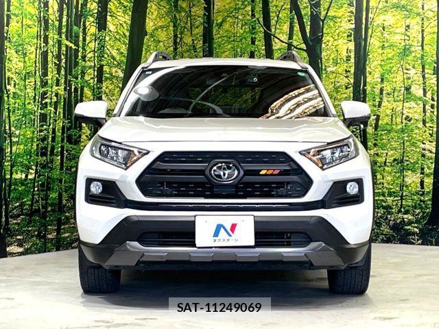 Toyota RAV4 2021-11 8526955-14