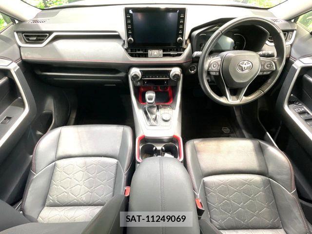 Toyota RAV4 2021-11 8526955-1