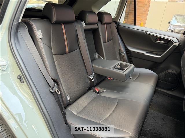 Toyota RAV4 2019-12 8563367-14