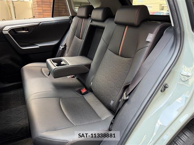 Toyota RAV4 2019-12 8563367-16