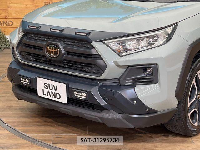 Toyota RAV4 2019-11 8563370-4