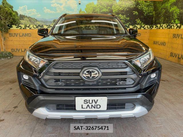 Toyota RAV4 2023-08 8563364-13