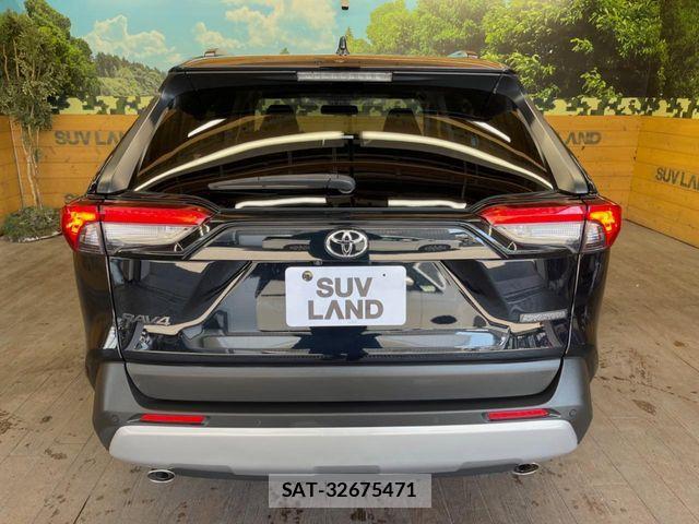 Toyota RAV4 2023-08 8563364-14