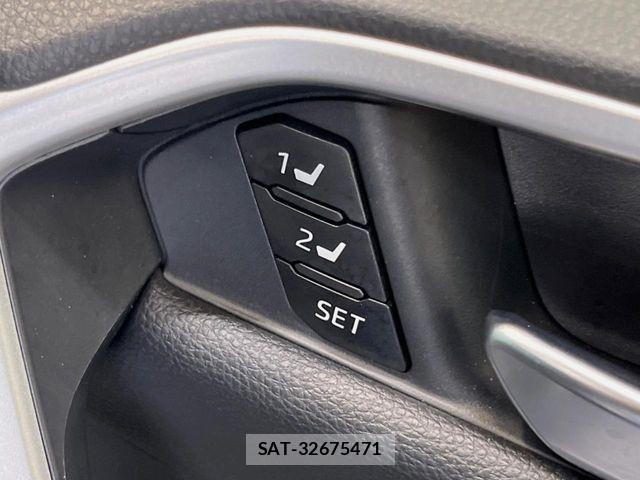 Toyota RAV4 2023-08 8563364-6