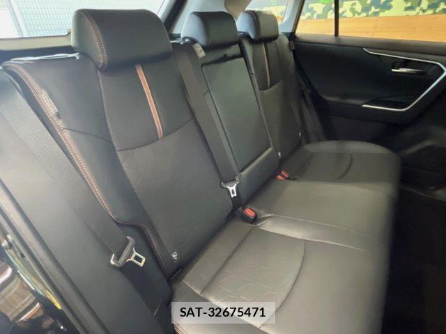 Toyota RAV4 2023-08 8563364-8