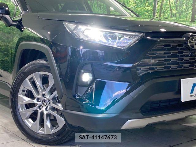 Toyota RAV4 2023-03 8563361-11