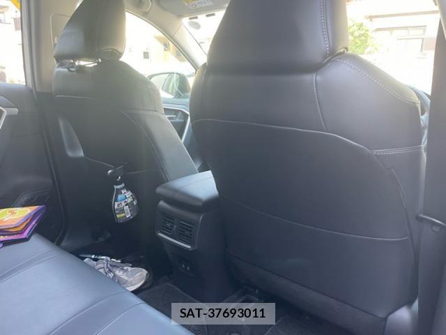 Toyota RAV4 2019-06 8628629-13