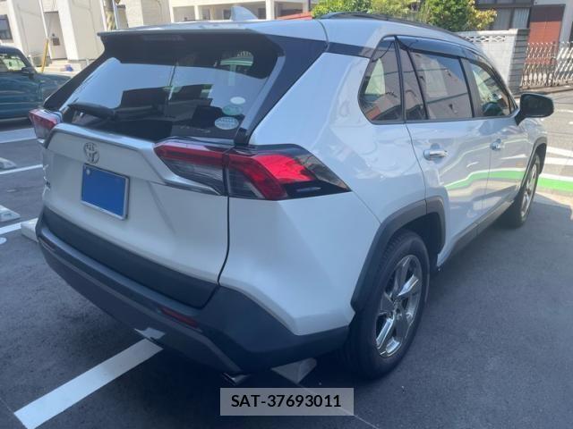Toyota RAV4 2019-06 8628629-2