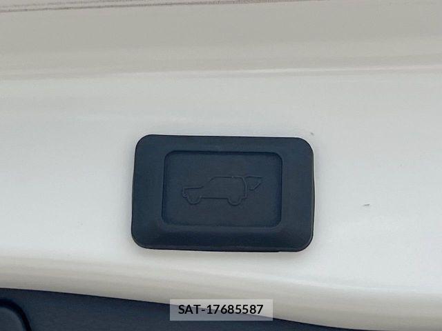 Toyota RAV4 2023-10 8628616-9