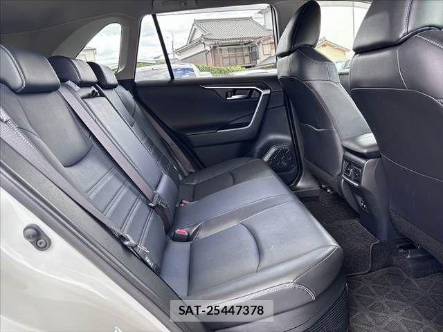 Toyota RAV4 2019-07 8628628-15