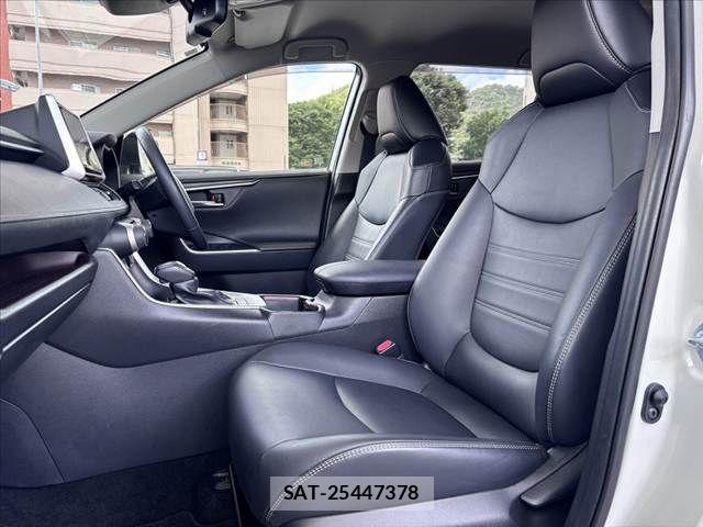 Toyota RAV4 2019-07 8628628-16