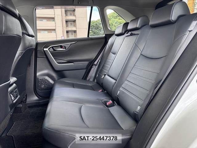 Toyota RAV4 2019-07 8628628-17