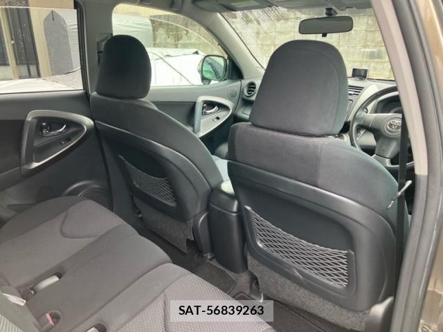 Toyota RAV4 2010-08 8661241-12