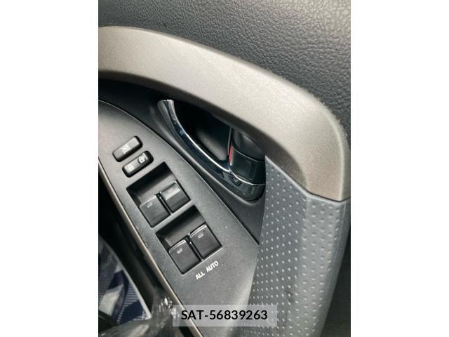 Toyota RAV4 2010-08 8661241-16