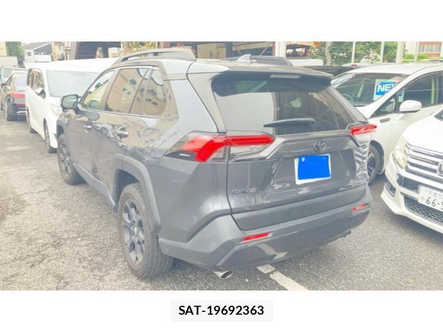 Toyota RAV4 2021-04 8661243-2