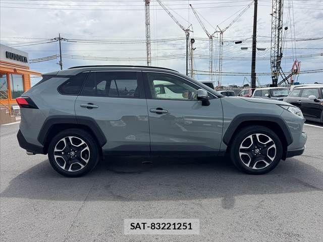 Toyota RAV4 2021-06 8666812-11
