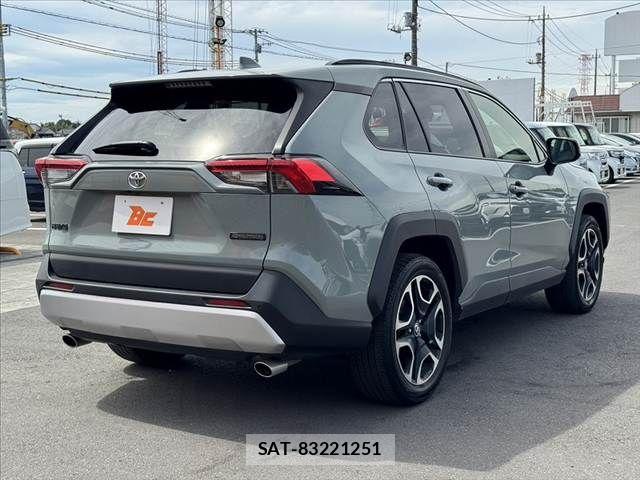 Toyota RAV4 2021-06 8666812-14