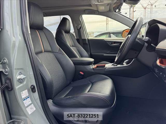 Toyota RAV4 2021-06 8666812-15