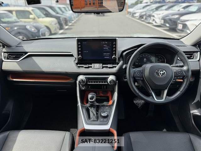 Toyota RAV4 2021-06 8666812-1