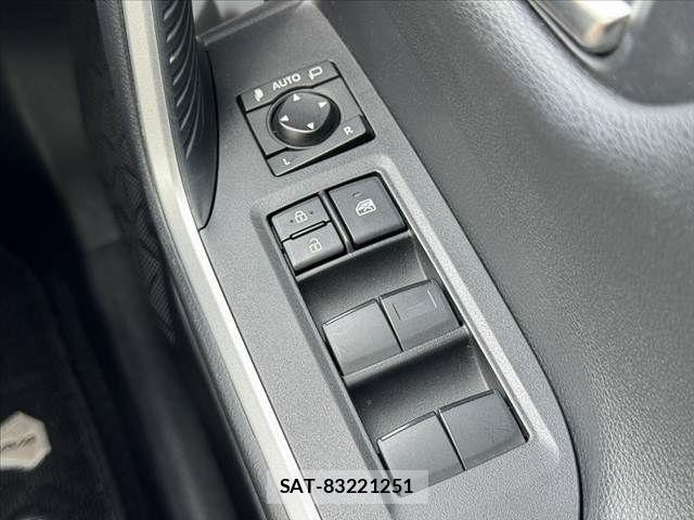 Toyota RAV4 2021-06 8666812-22