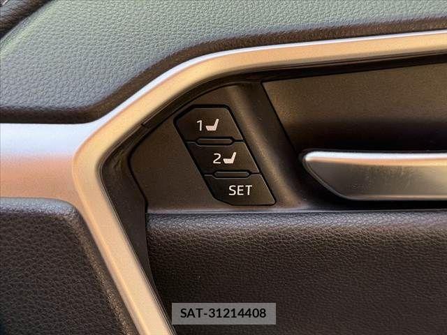 Toyota RAV4 2019-11 8666818-25