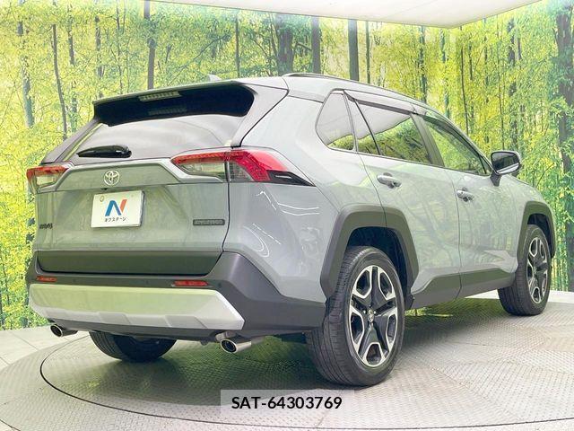 Toyota RAV4 2021-05 8686424-16