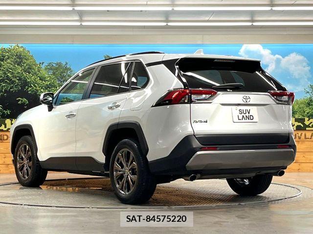 Toyota RAV4 2023-01 8686422-16