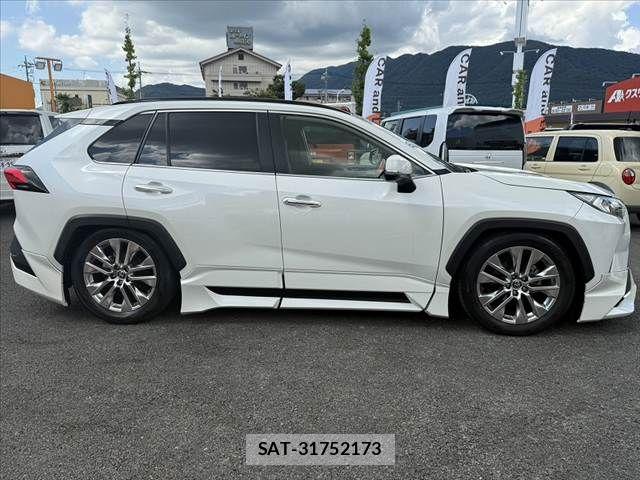 Toyota RAV4 2021-09 8686421-10