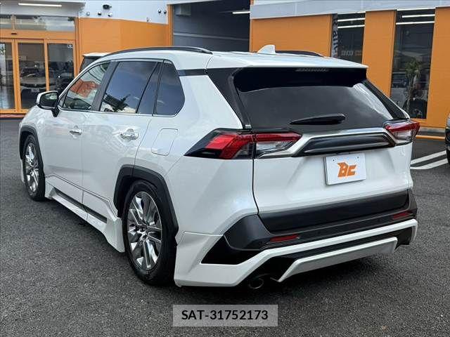 Toyota RAV4 2021-09 8686421-14