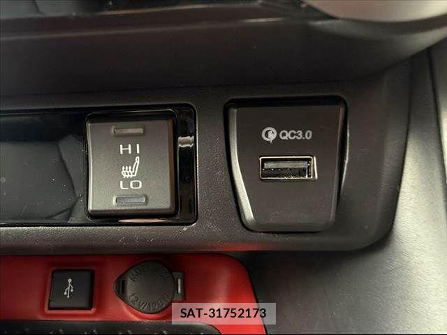 Toyota RAV4 2021-09 8686421-28