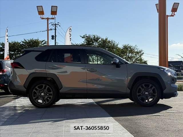 Toyota RAV4 2023-09 8686418-11