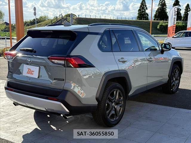 Toyota RAV4 2023-09 8686418-12